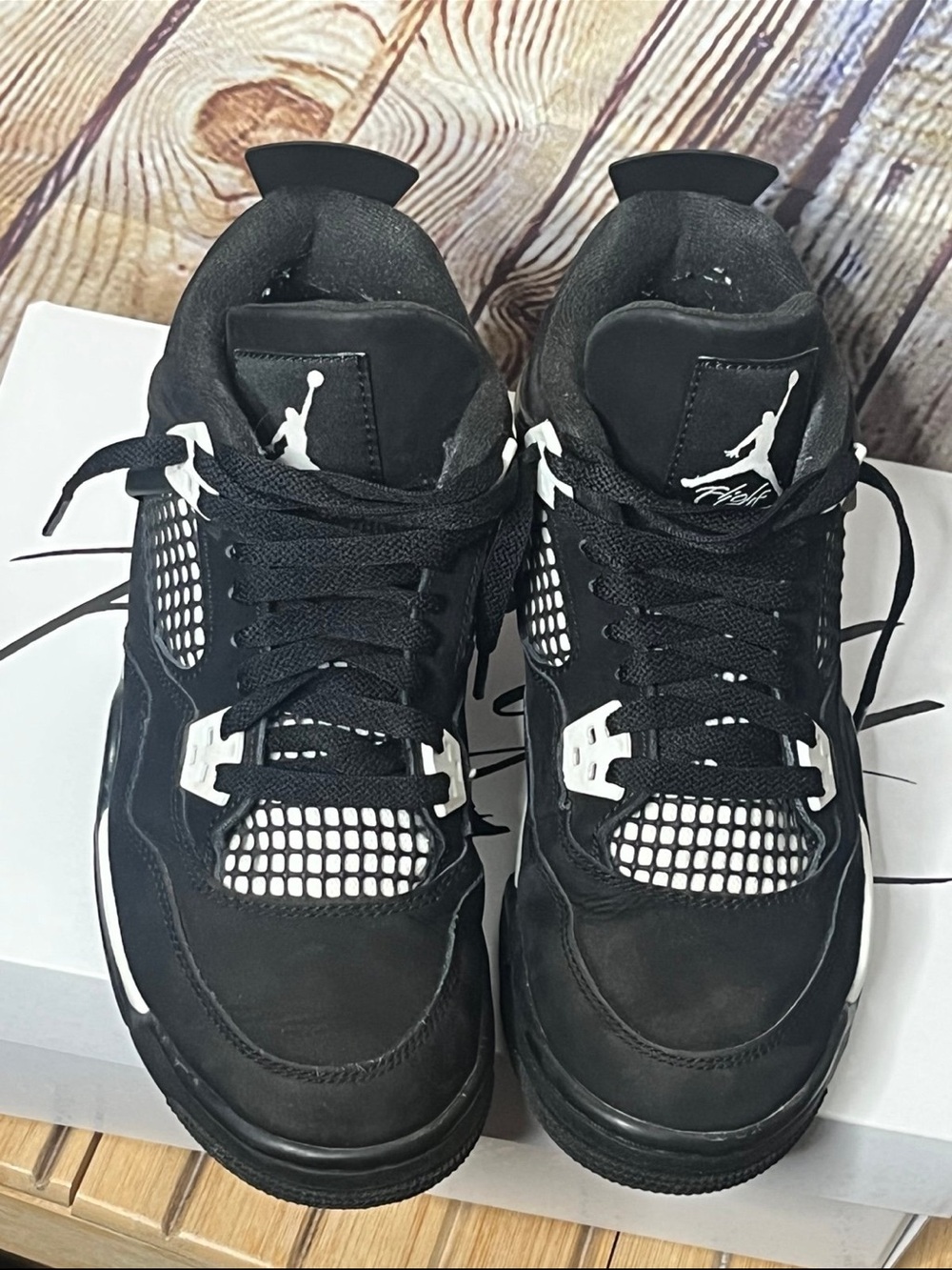 Jordan Men’s Black/White Retro Jumpman Sneakers